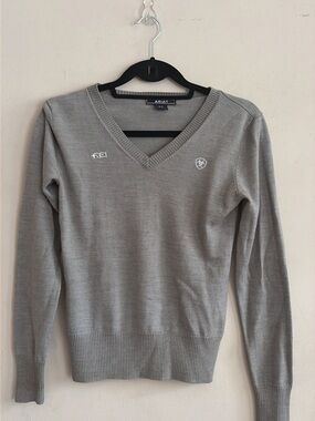 Ariat Light Gray V-Neck Sweater